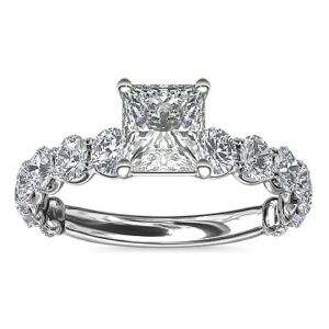 Помолвочное кольцо Нежный цветок, золото 585 и бриллианты - Amorem