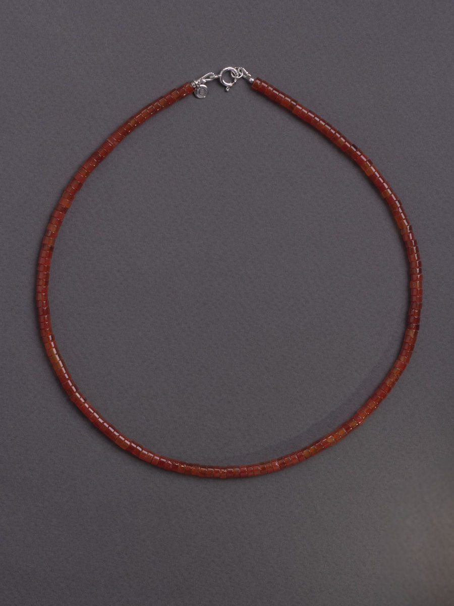

Колье из сердолика унисекс