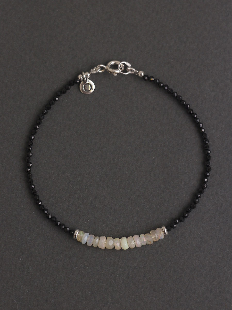 

Браслет из черной шпинели, опала и серебра "Royal Opal"